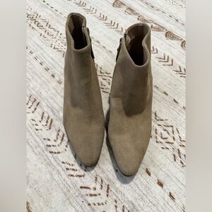 Banana Republic Women's Tan Suede Ankle Boots